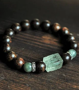 Gợi Ý 4 mẫu Vòng tay handmade cho Người Mệnh Hỏa đem lại may mắn, tài lộc 12 Vòng tay handmade da thuộc phối hạt gỗ trầm hương quý hiếm
