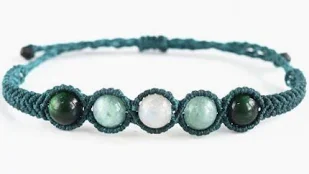 Gợi Ý 4 mẫu Vòng tay handmade cho Người Mệnh Hỏa đem lại may mắn, tài lộc 11 Vòng tay handmade thắt nút Macrame phối đá thạch anh tóc xanh
